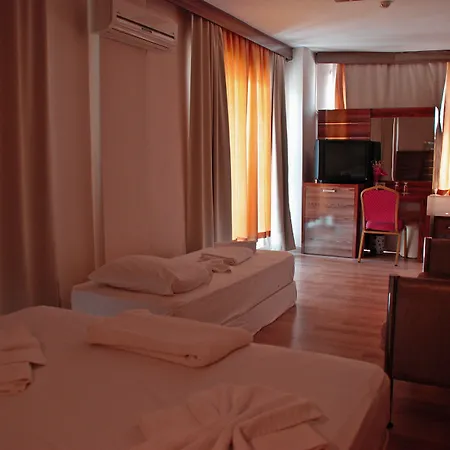 Selinus Club מלון 3*